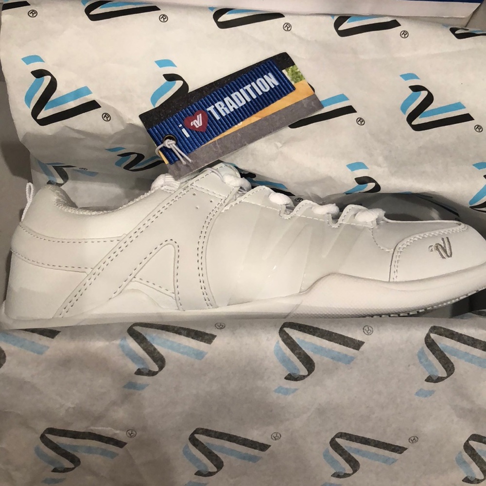 VARSITY CHEER SHOES